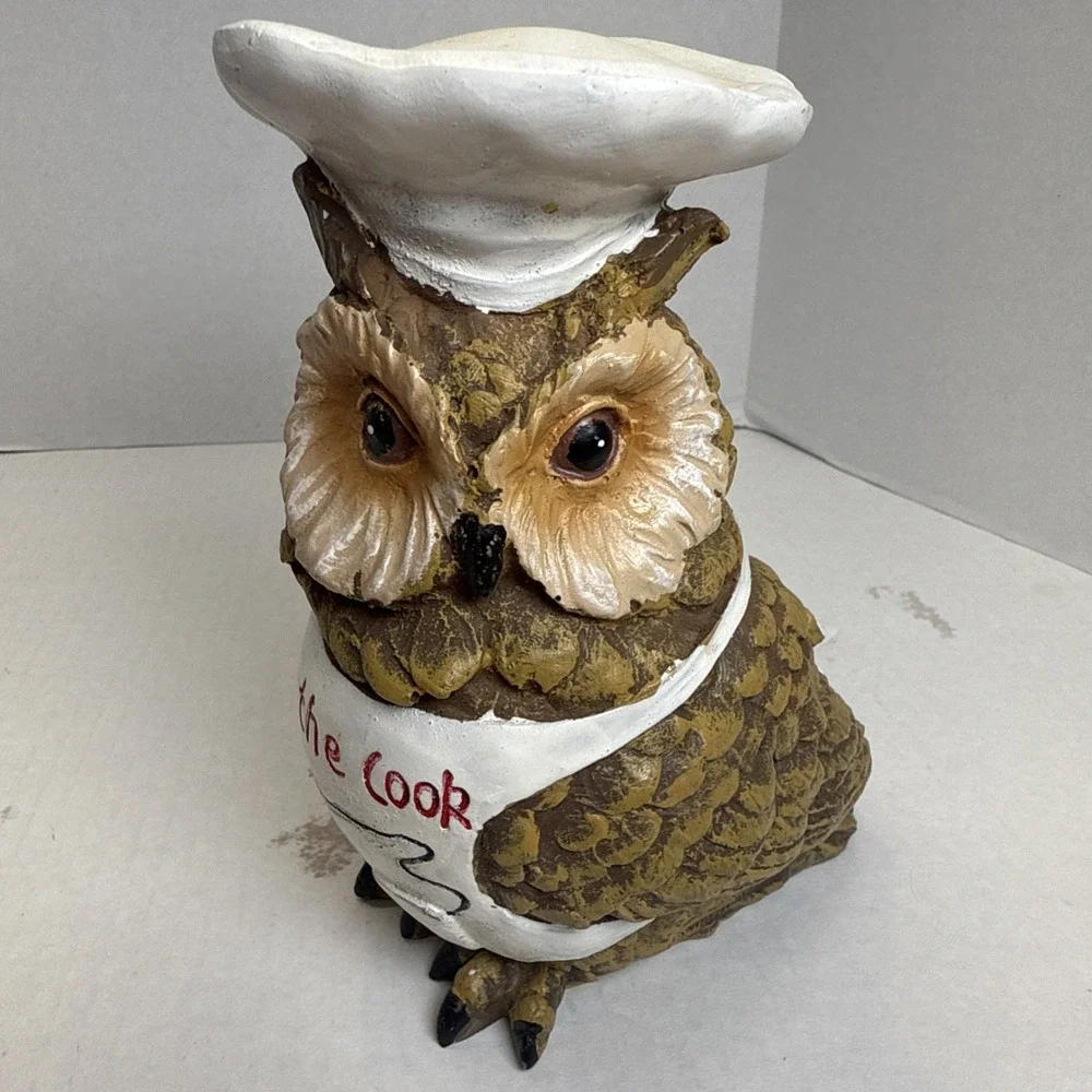 Two Homestyle 2010 Owl Figurines Pair Of Cooks Plastic